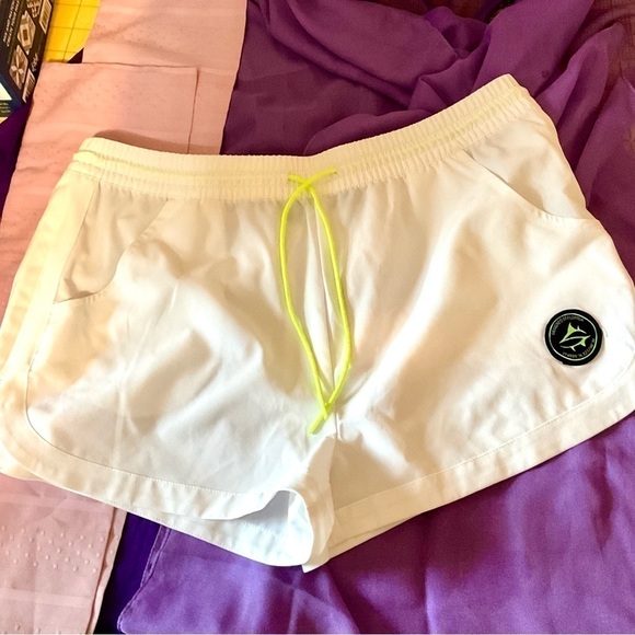 Pants - Loca Cale Designed in Florida Shorts size Small